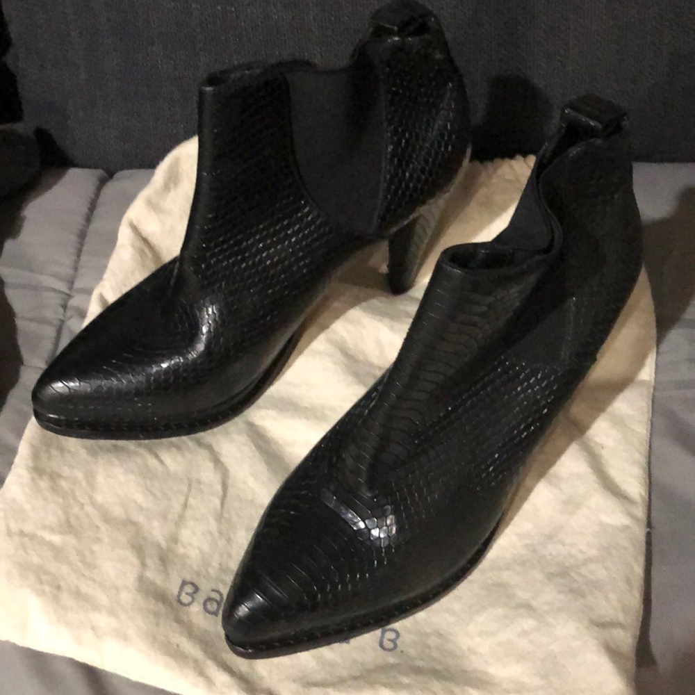 Black leather cowboy booties 40 like NeW